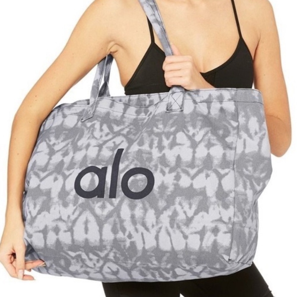ALO Yoga Charcoal Tie-Dye Tote Bag No Restock

BRAND NEW